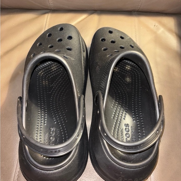 Crocs Classic Crush Clog Black Unisex Chunky Platform Beach EUC, women’s 7 Men 5 - Picture 5 of 7